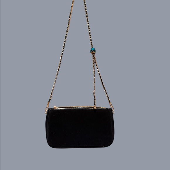 GWP Gucci Black Velvet Crossbody Bag with Gold Chain - Picture 4 of 9